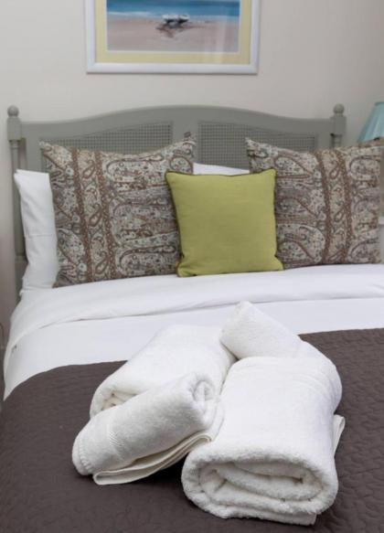 Vibrant 1BD Home with Outdoor Patio - Hammersmith! - image 26