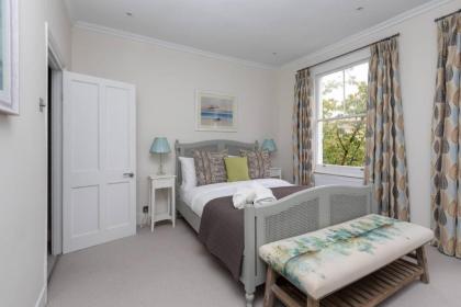 Vibrant 1BD Home with Outdoor Patio - Hammersmith! - image 27
