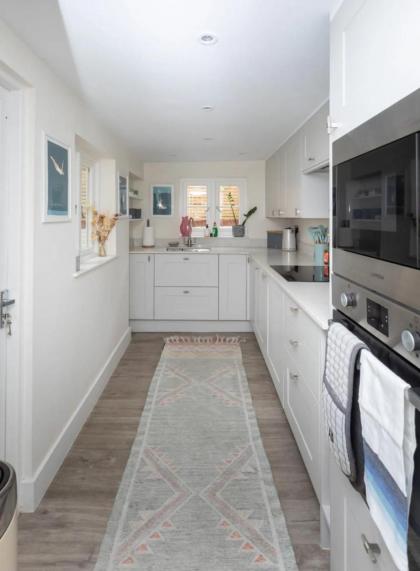 Vibrant 1BD Home with Outdoor Patio - Hammersmith! - image 28