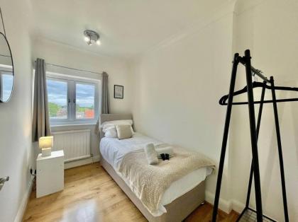Contractor Leisure Stay in Romford - Free Parking - image 26
