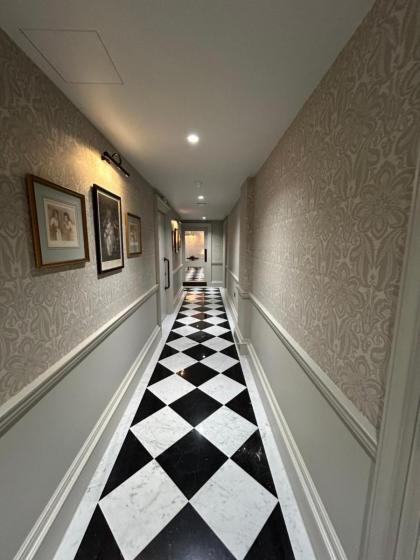 No. 30 Knightsbridge - image 21