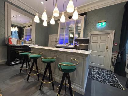 No. 30 Knightsbridge - image 22