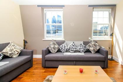 City view flat @ Liverpool st. - image 22