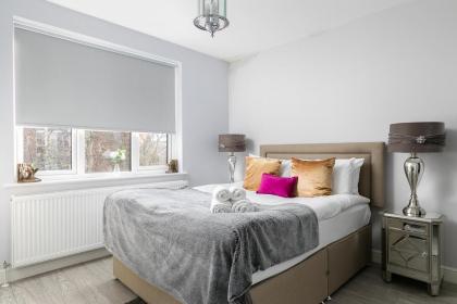 Cromwell road apartments - image 22
