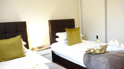 Luxe Airport - Free Parking - image 18