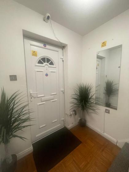 6 North Avenue Guest House Heathrow Airport-Free Parking - image 21