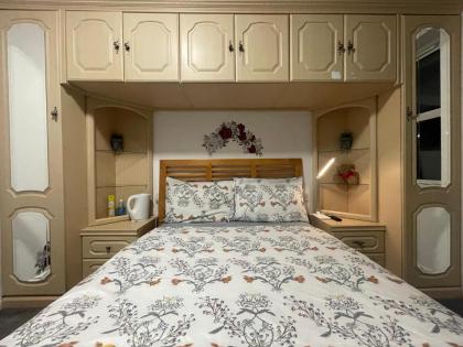 6 North Avenue Guest House Heathrow Airport-Free Parking - image 22