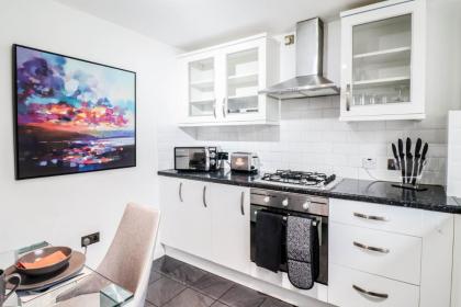 Modern 2BR Flat in the heart of London - image 21