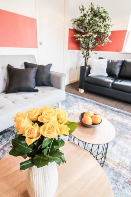 Modern 2BR Flat in the heart of London - image 7