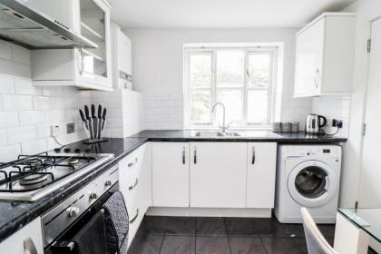 Modern 2BR Flat in the heart of London - image 9