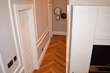 Stunning 2 Bedroom Apartment in London's Chelsea - image 22