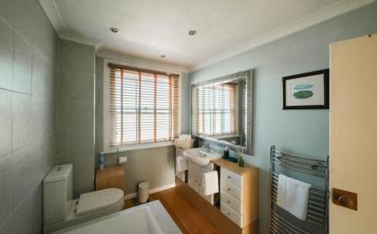 Stylish 2 Bedroom Flat in Camden Town - image 21