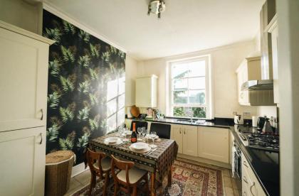 Stylish 2 Bedroom Flat in Camden Town - image 23