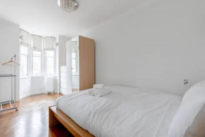 Bright & Central - 3BD Flat - Marylebone! - image 12