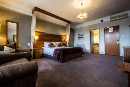Bridge Hotel - image 22