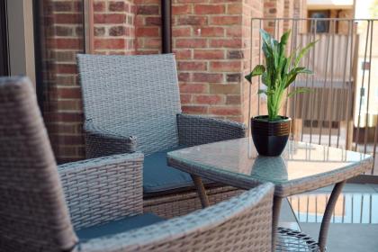 2BR/2Bath Aldgate East Modern Flat with Balcony! - image 22