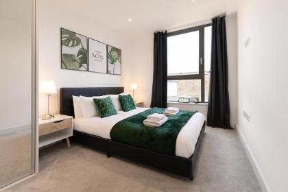 2BR/2Bath Aldgate East Modern Flat with Balcony! - image 23