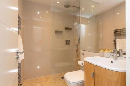 Contemporary 2 Bedroom Flat wBalcony - Bayswater! - image 22