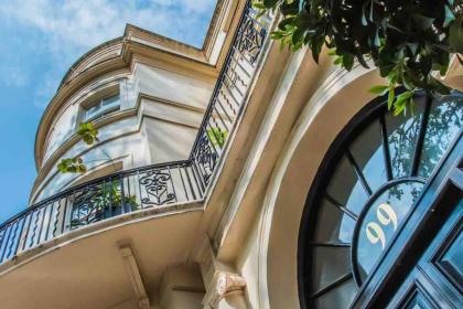 Mayfair Penthouse with Rooftop facing Hyde Park - image 24