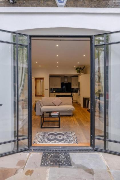 Gorgeous 2BD Flat with Patio - South Kensington! - image 23