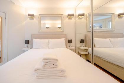 Gorgeous 2BD Flat with Patio - South Kensington! - image 25
