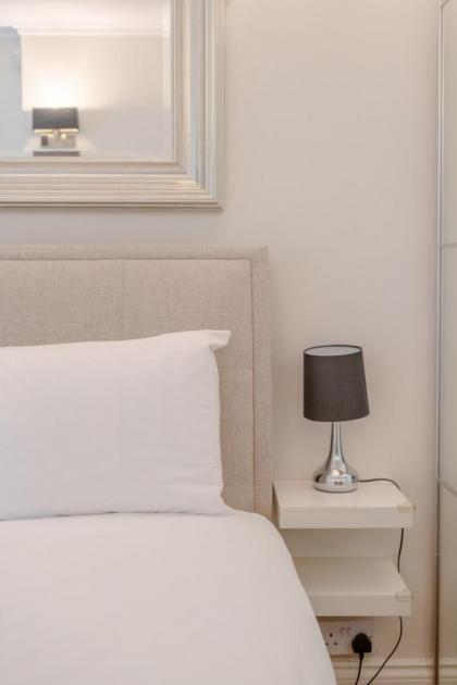 Gorgeous 2BD Flat with Patio - South Kensington! - image 26