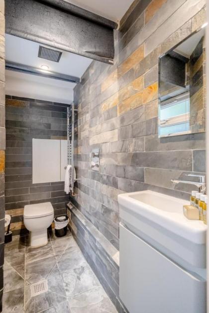 Gorgeous 2BD Flat with Patio - South Kensington! - image 29