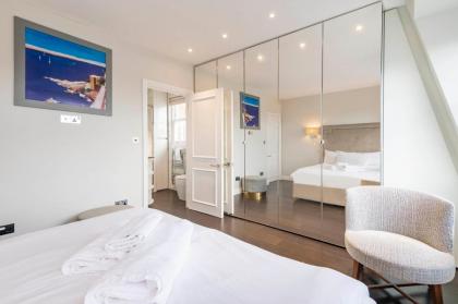 Luxury 2 bed in front of Museums - image 12
