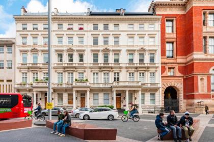 Luxury 2 bed in front of Museums - image 26