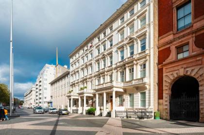 Luxury 2 bed in front of Museums - image 27