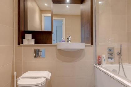 Chic 1BD Flat wViews of the Shard - South Quay! - image 22