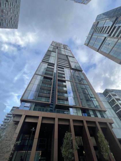 Chic 1BD Flat wViews of the Shard - South Quay! - image 26