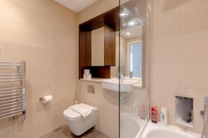 Chic 1BD Flat wViews of the Shard - South Quay! - image 27