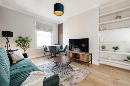Stunning & Stylish 2 Bed Flat in West London l Shepherd's Bush l Acton - image 22