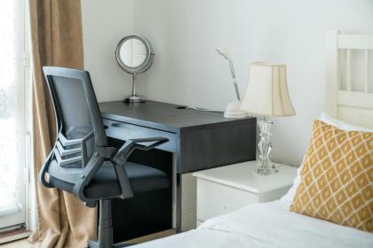 Charming 2Bed Duplex Apartment w/parking - image 24