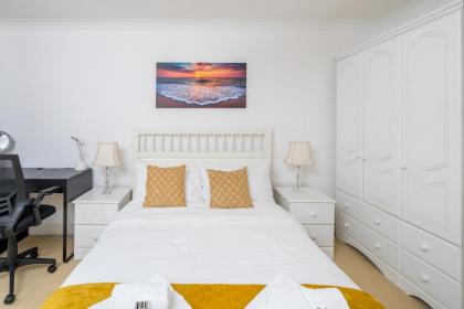 Charming 2Bed Duplex Apartment w/parking - image 25