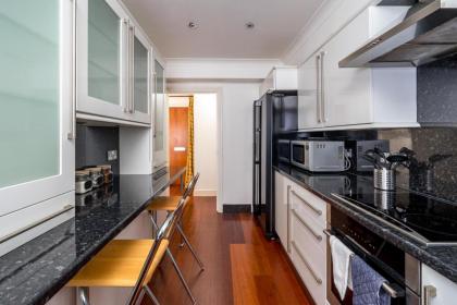 Charming 2Bed Duplex Apartment w/parking - image 26