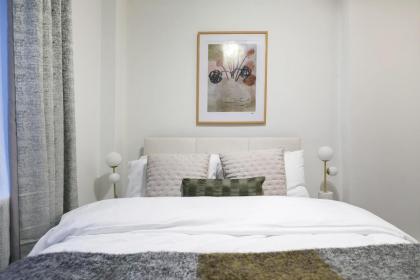 Central London 1 bed apartment - image 13