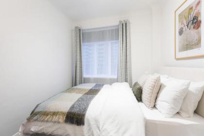 Central London 1 bed apartment - image 15