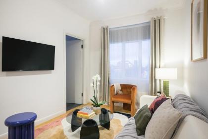 Central London 1 bed apartment - image 5