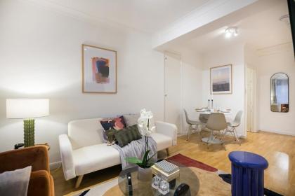 Central London 1 bed apartment - image 6