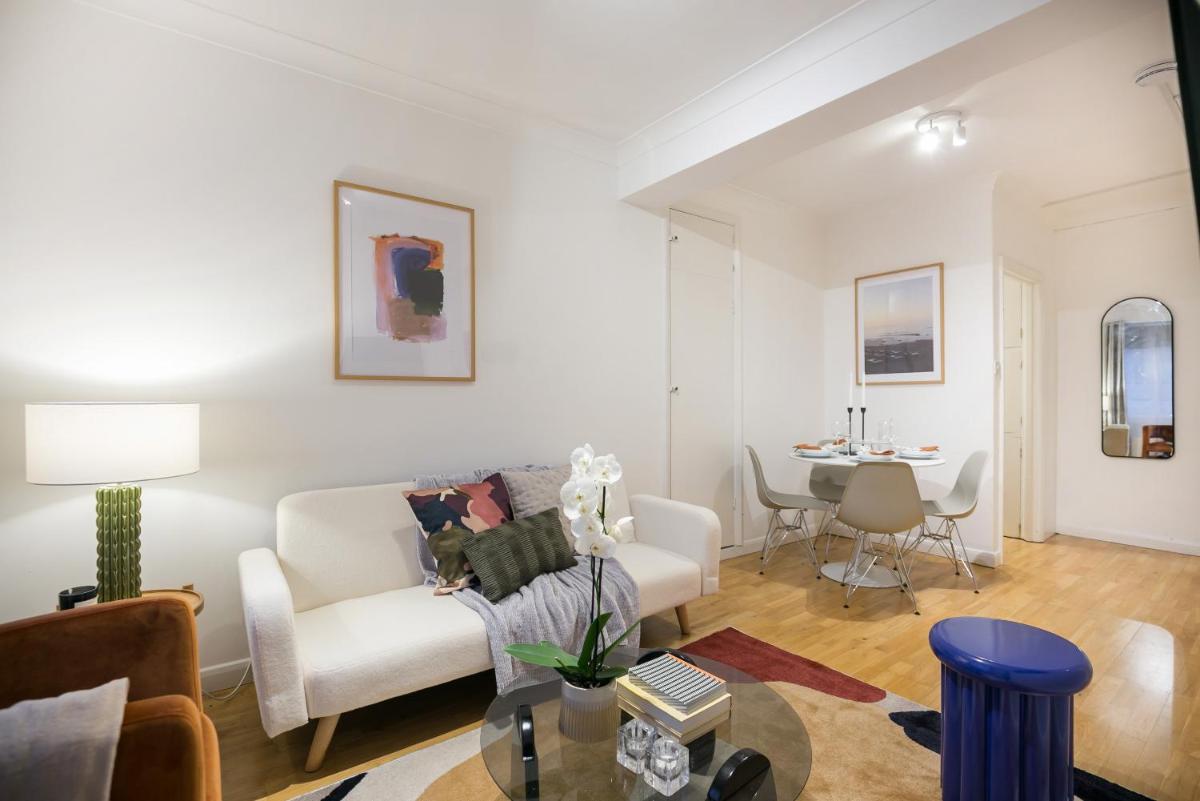 Central London 1 bed apartment - image 6