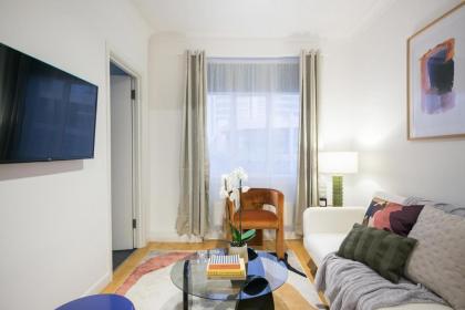 Central London 1 bed apartment - image 9
