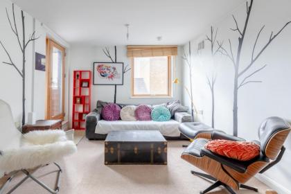 Warm & Inviting 1bedroom Flat with Patio Camden Town!