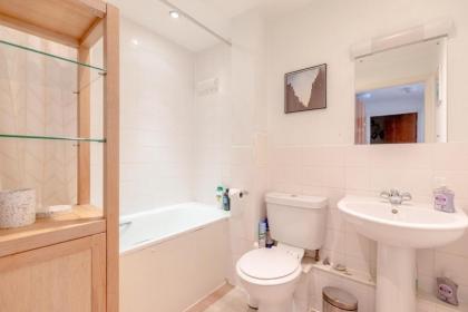 Warm & Inviting 1bedroom Flat with Patio Camden Town! - image 24