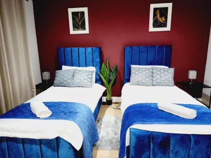 Charming 3-Bed Apartment in London - image 25