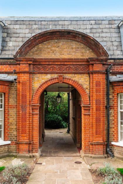 The Kensington Gatehouse - image 30