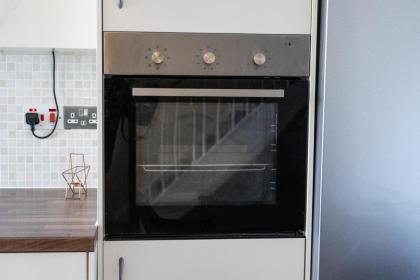Very Spacious and beautiful 4-Bed House in London - image 25