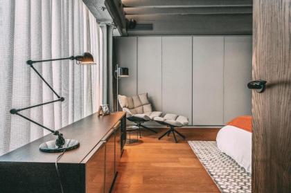 Immaculate 2-Bed Loft Apartment In Central London - image 21