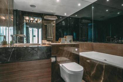Immaculate 2-Bed Loft Apartment In Central London - image 22